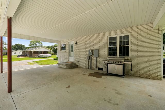 516 Crestwood Dr, Lafayette, TN 37083