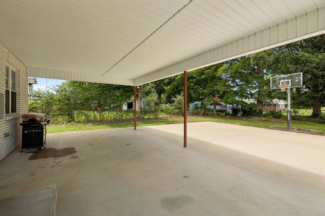 516 Crestwood Dr, Lafayette, TN 37083