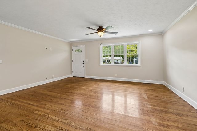 516 Crestwood Dr, Lafayette, TN 37083