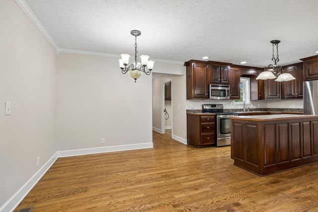 516 Crestwood Dr, Lafayette, TN 37083