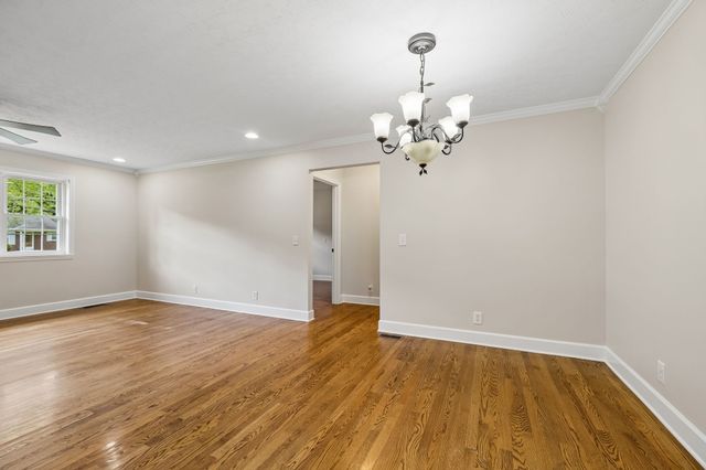 516 Crestwood Dr, Lafayette, TN 37083