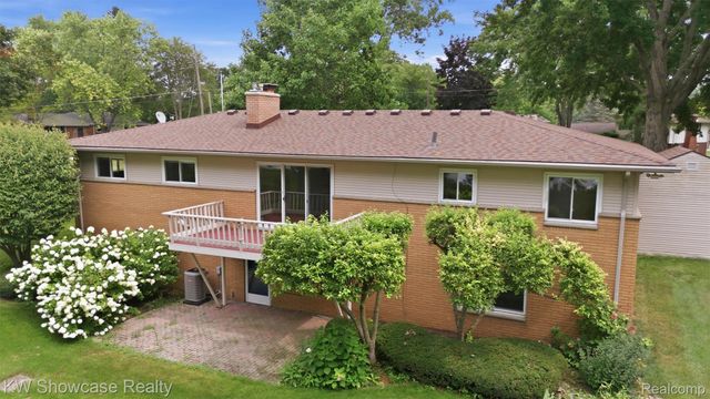 804 Bonita Drive, White Lake Charter Township, MI 48383