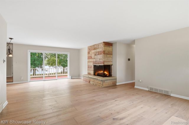 804 Bonita Drive, White Lake Charter Township, MI 48383