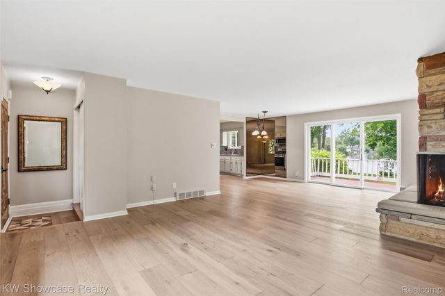 804 Bonita Drive, White Lake Charter Township, MI 48383