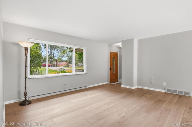 804 Bonita Drive, White Lake Charter Township, MI 48383