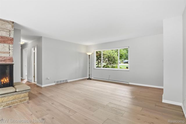 804 Bonita Drive, White Lake Charter Township, MI 48383