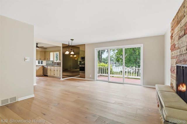 804 Bonita Drive, White Lake Charter Township, MI 48383