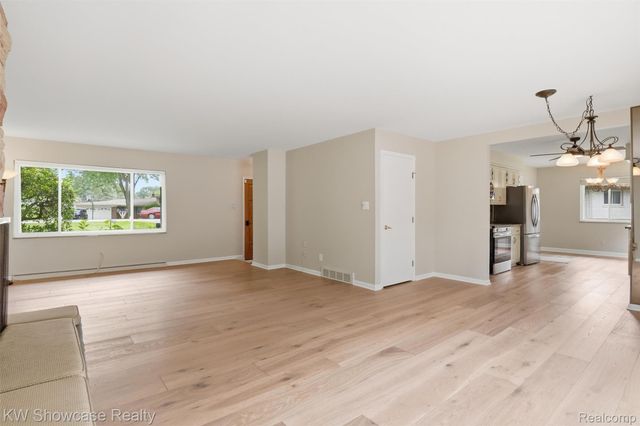 804 Bonita Drive, White Lake Charter Township, MI 48383