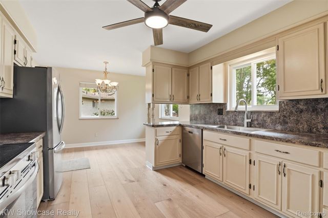 804 Bonita Drive, White Lake Charter Township, MI 48383