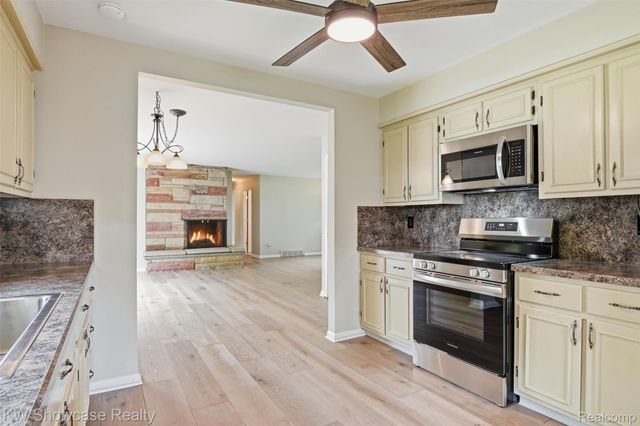 804 Bonita Drive, White Lake Charter Township, MI 48383