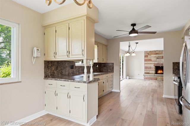 804 Bonita Drive, White Lake Charter Township, MI 48383