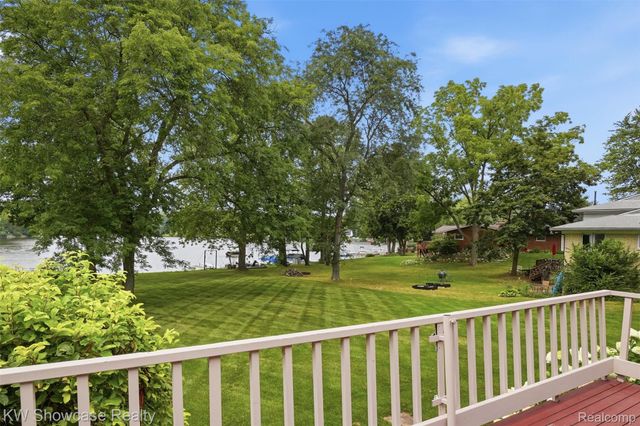 804 Bonita Drive, White Lake Charter Township, MI 48383