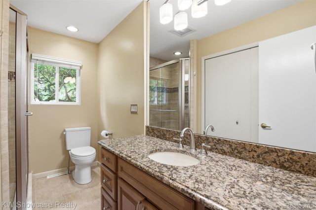 804 Bonita Drive, White Lake Charter Township, MI 48383