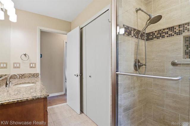 804 Bonita Drive, White Lake Charter Township, MI 48383
