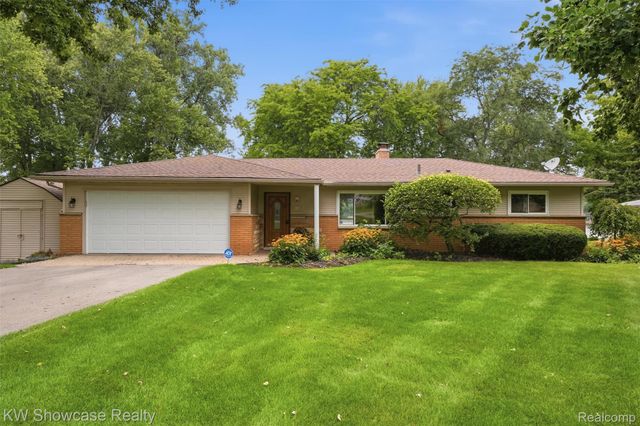 804 Bonita Drive, White Lake Charter Township, MI 48383