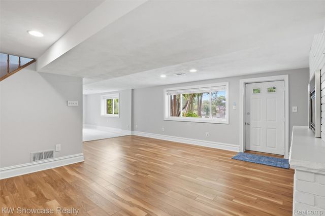 804 Bonita Drive, White Lake Charter Township, MI 48383