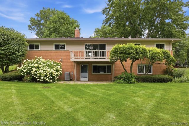 804 Bonita Drive, White Lake Charter Township, MI 48383