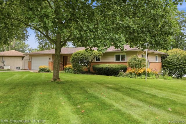 804 Bonita Drive, White Lake Charter Township, MI 48383
