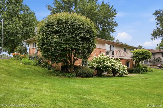 804 Bonita Drive, White Lake Charter Township, MI 48383