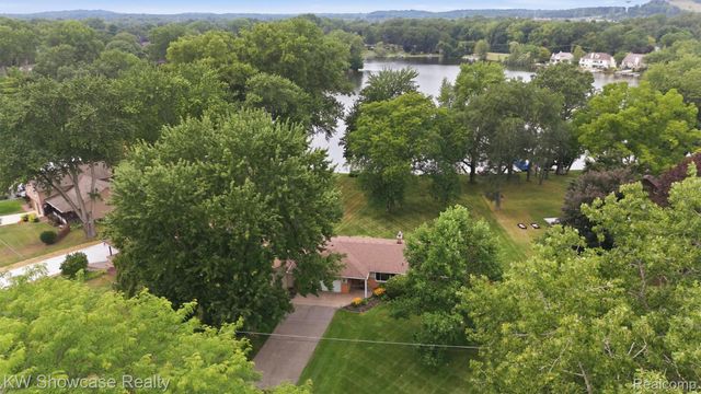 804 Bonita Drive, White Lake Charter Township, MI 48383