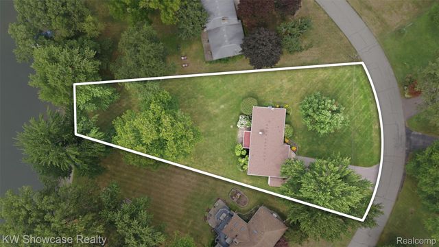804 Bonita Drive, White Lake Charter Township, MI 48383