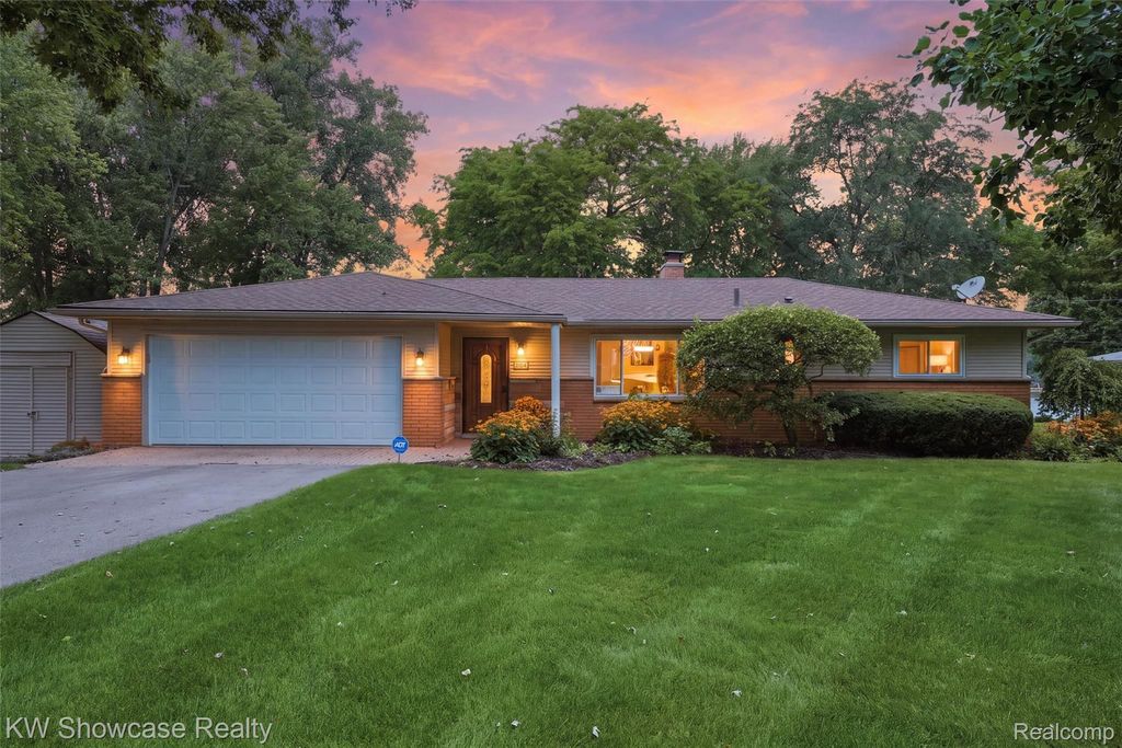 804 Bonita Drive, White Lake Charter Township, MI 48383