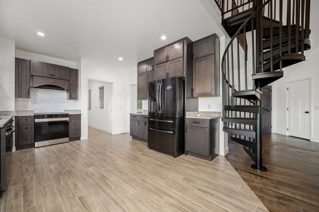 28 Henderson Rd, Lynchburg, TN 37352