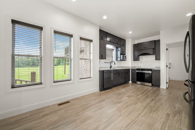 28 Henderson Rd, Lynchburg, TN 37352