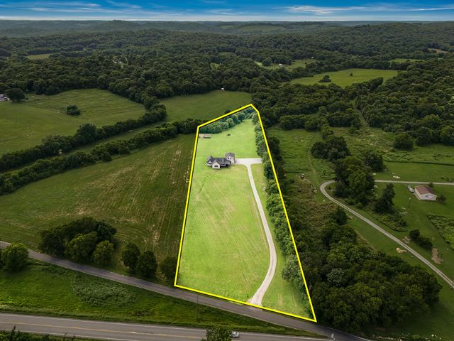 28 Henderson Rd, Lynchburg, TN 37352