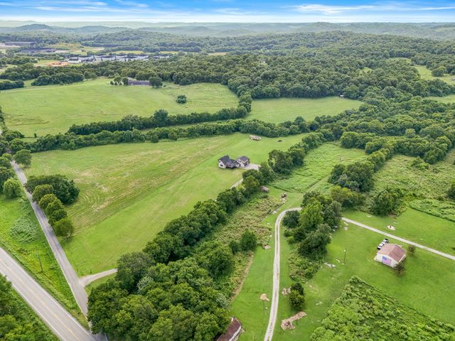 28 Henderson Rd, Lynchburg, TN 37352