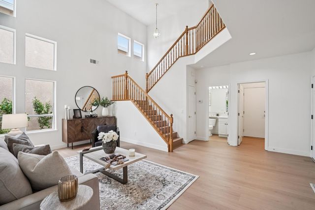 1587 Palatia Dr, Roseville, CA 95661