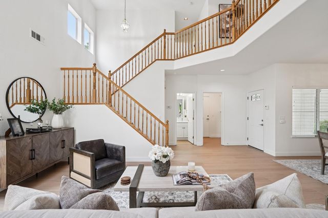 1587 Palatia Dr, Roseville, CA 95661