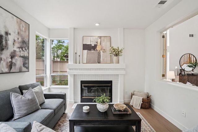 1587 Palatia Dr, Roseville, CA 95661