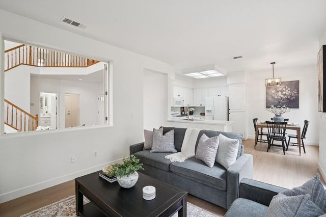 1587 Palatia Dr, Roseville, CA 95661