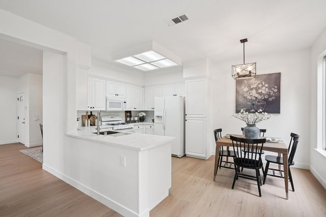 1587 Palatia Dr, Roseville, CA 95661