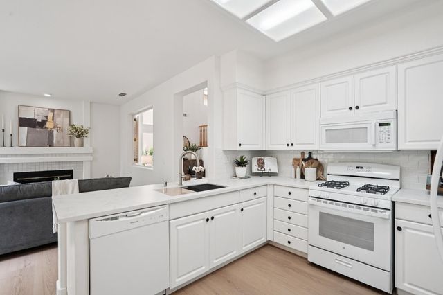 1587 Palatia Dr, Roseville, CA 95661