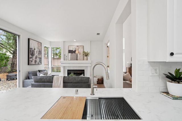 1587 Palatia Dr, Roseville, CA 95661