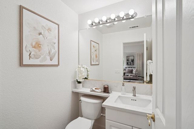 1587 Palatia Dr, Roseville, CA 95661