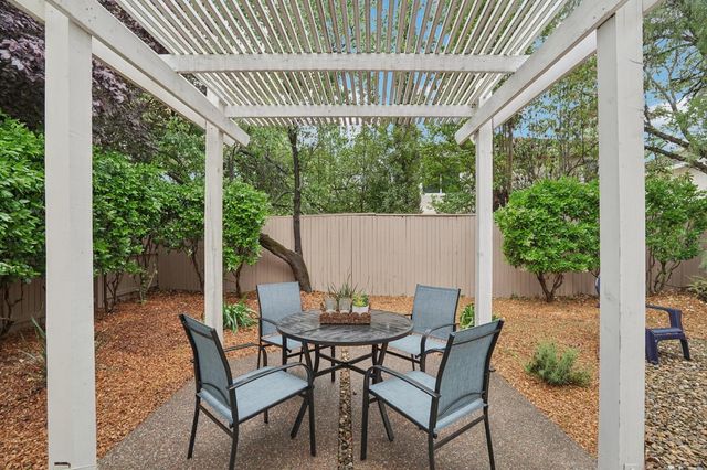 1587 Palatia Dr, Roseville, CA 95661