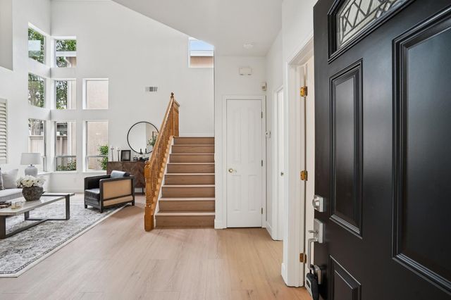 1587 Palatia Dr, Roseville, CA 95661