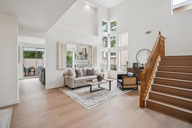 1587 Palatia Dr, Roseville, CA 95661