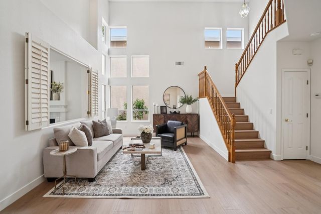 1587 Palatia Dr, Roseville, CA 95661