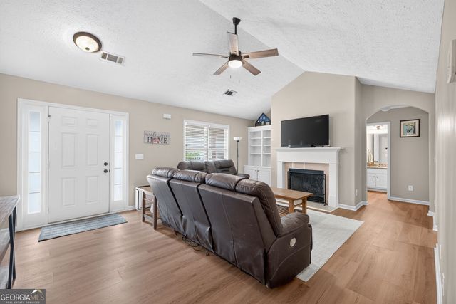 1429 Silvergate Way, Winder, GA 30680