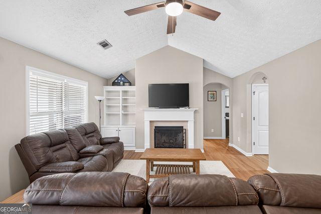 1429 Silvergate Way, Winder, GA 30680