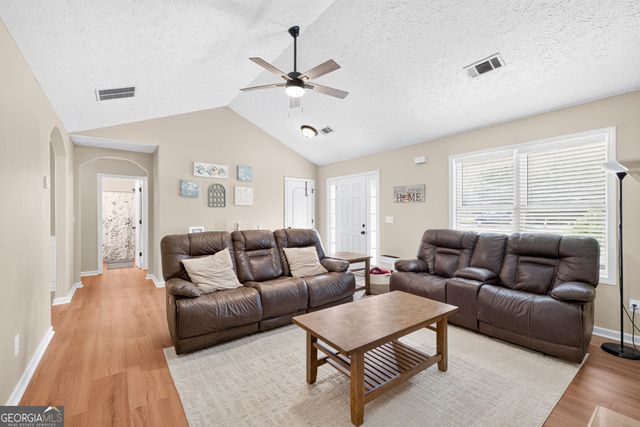 1429 Silvergate Way, Winder, GA 30680