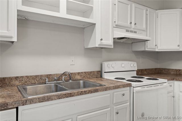 815-817 Lancelot Court, Jeffersonville, IN 47130