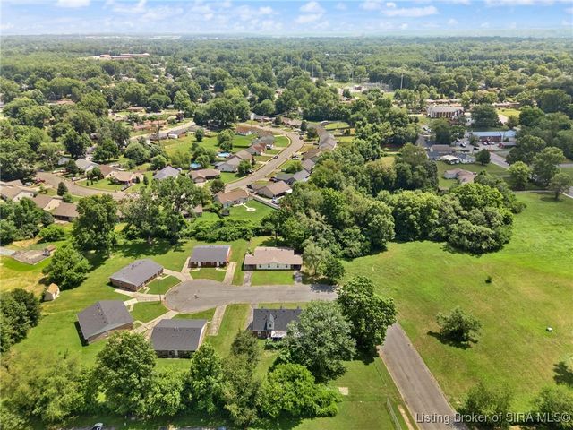 815-817 Lancelot Court, Jeffersonville, IN 47130