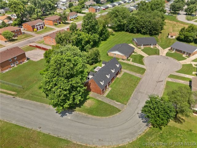 815-817 Lancelot Court, Jeffersonville, IN 47130