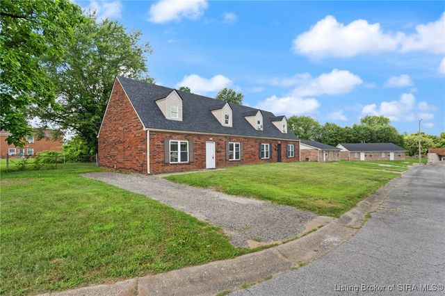 815-817 Lancelot Court, Jeffersonville, IN 47130