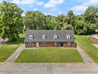 815-817 Lancelot Court, Jeffersonville, IN 47130